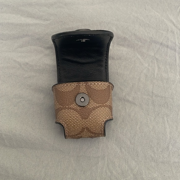 AirPod case - Picture 2 of 3